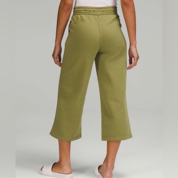Like New - Lululemon Loungeful High-Rise Wide Leg Cropped Pants - size 4 - Picture 2 of 8